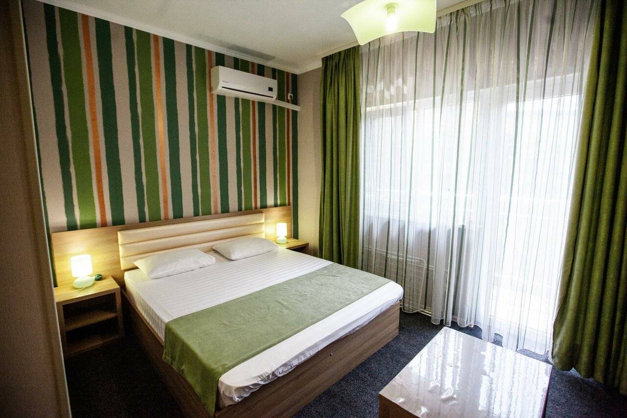 Номер стандарт с 1 двуспальной кроватью